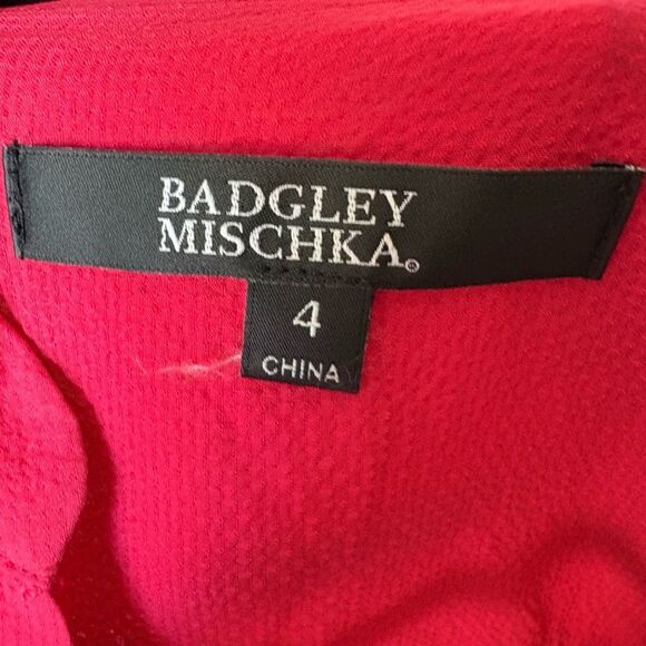BADGLEY MISCHKA Silk Blouse Size S Raspberry Red Roll-Tab Relaxed Fit Chic - Picture 3 of 7